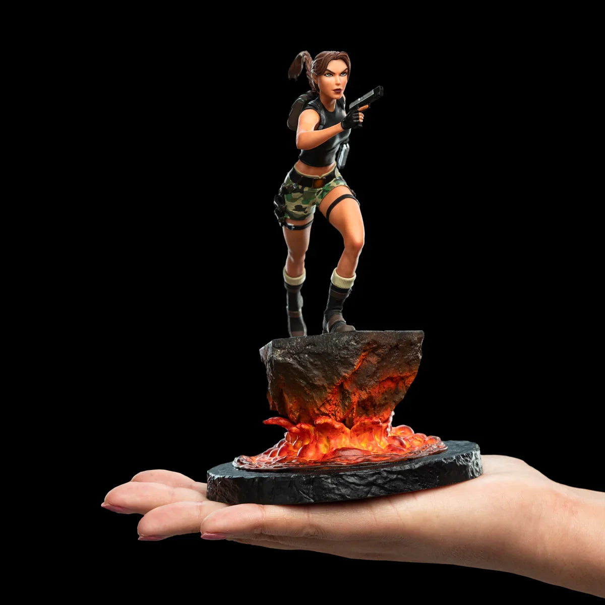 Tomb Raider - Figura en miniatura de Lara Croft: El Santuario de las Llamas