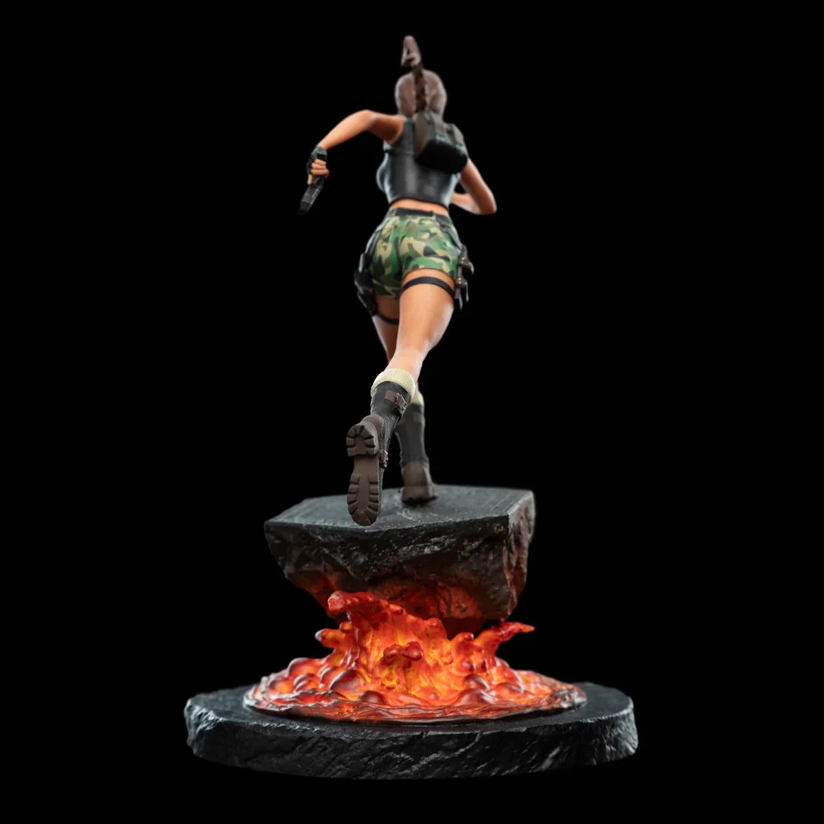 Tomb Raider - Figura en miniatura de Lara Croft: El Santuario de las Llamas