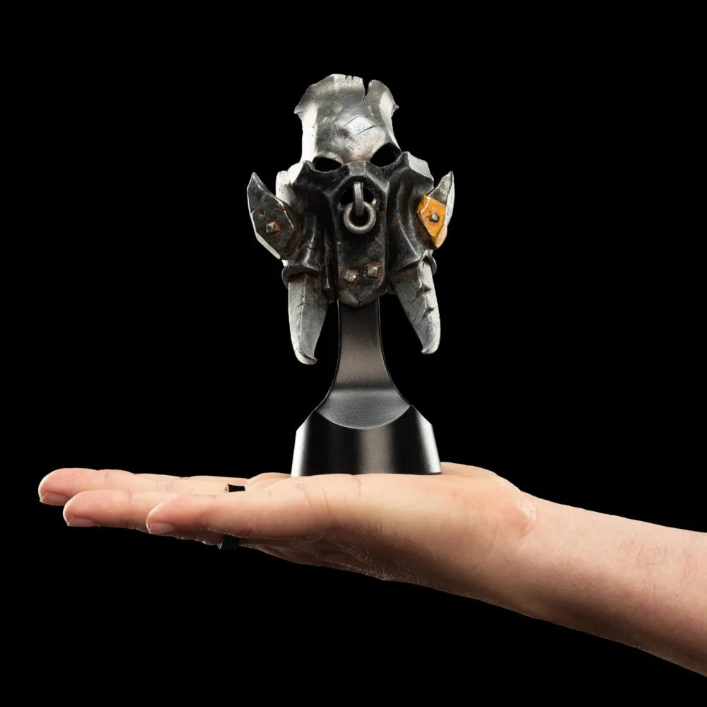 Warhammer: Age of Sigmar - Orruk Ardboy Replica Helmet