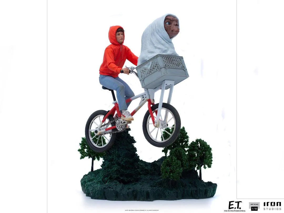 IRO28266 E.T. the Extra-Terrestrial - E.T. & Elliot 1:10 Scale Statue - Iron Studios - Titan Pop Culture