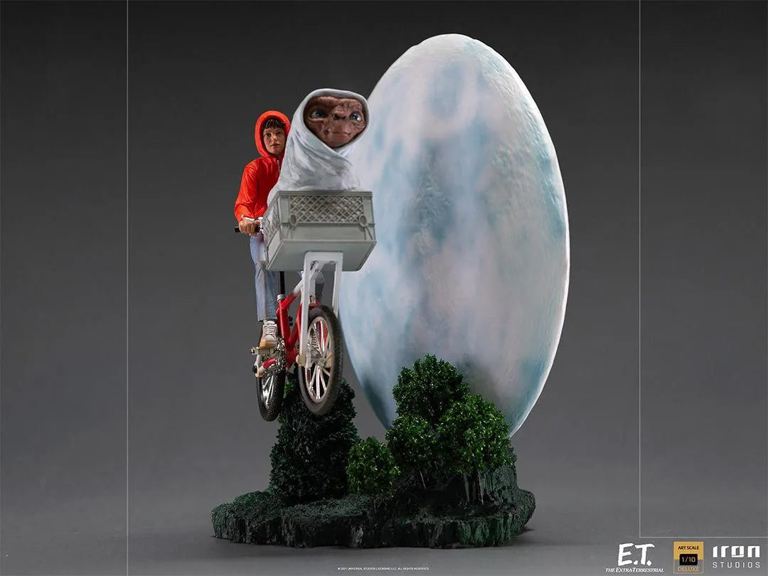 IRO28273 E.T. the Extra-Terrestrial - E.T. & Elliot Deluxe 1:10 Scale Statue - Iron Studios - Titan Pop Culture