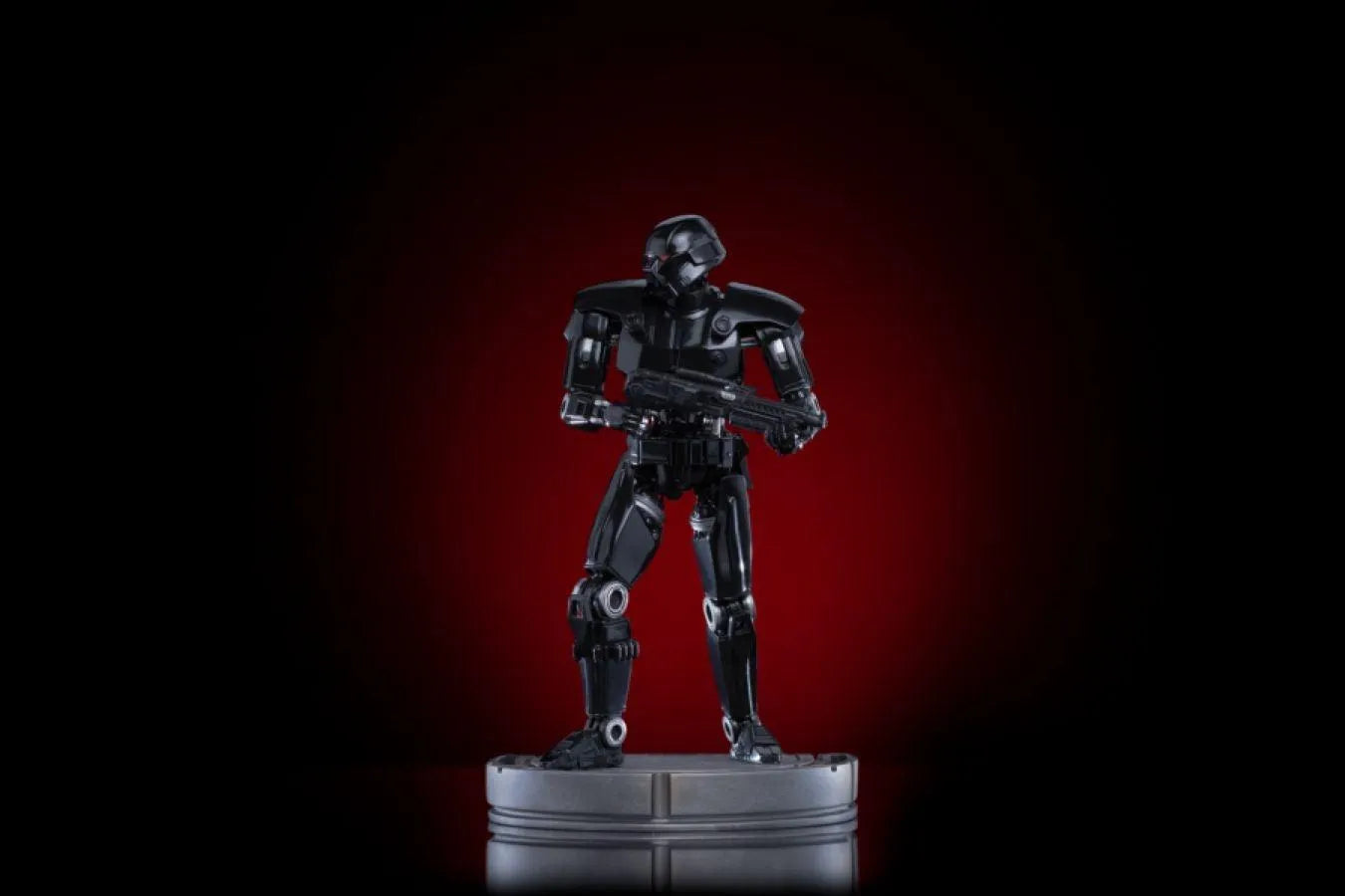 IRO28389 Star Wars: The Mandalorian - Dark Trooper 1:10 Scale Statue - Iron Studios - Titan Pop Culture