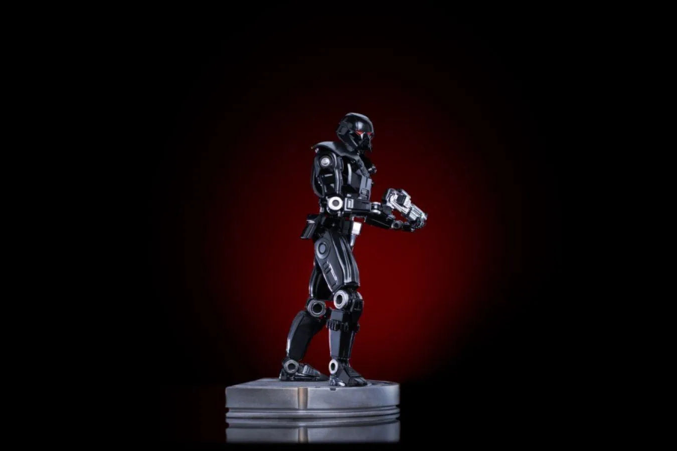 IRO28389 Star Wars: The Mandalorian - Dark Trooper 1:10 Scale Statue - Iron Studios - Titan Pop Culture