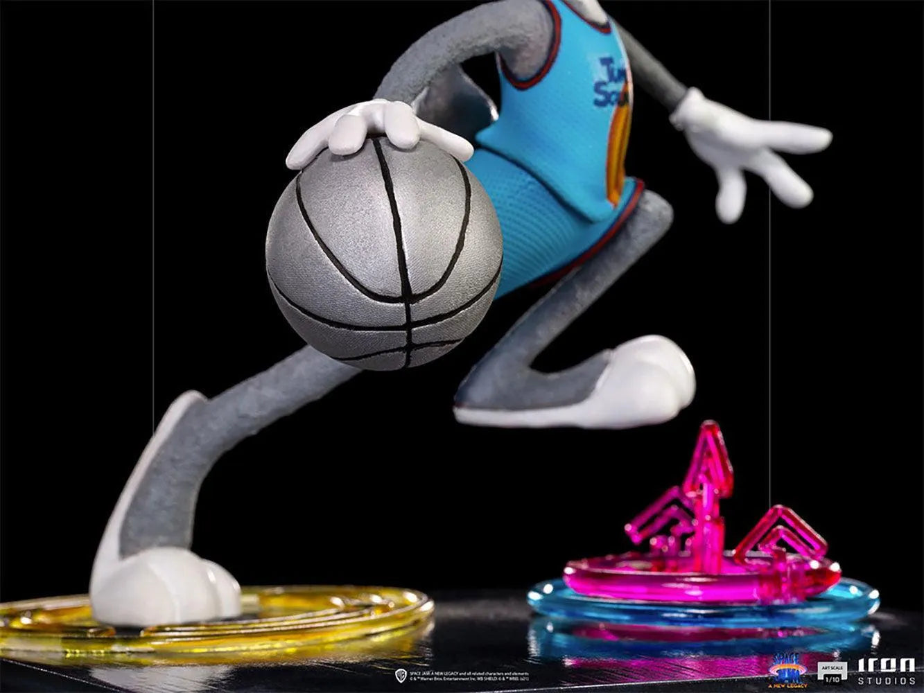 IRO28471 Space Jam 2: A New Legacy - Bugs Bunny 1:10 Scale Statue - Iron Studios - Titan Pop Culture