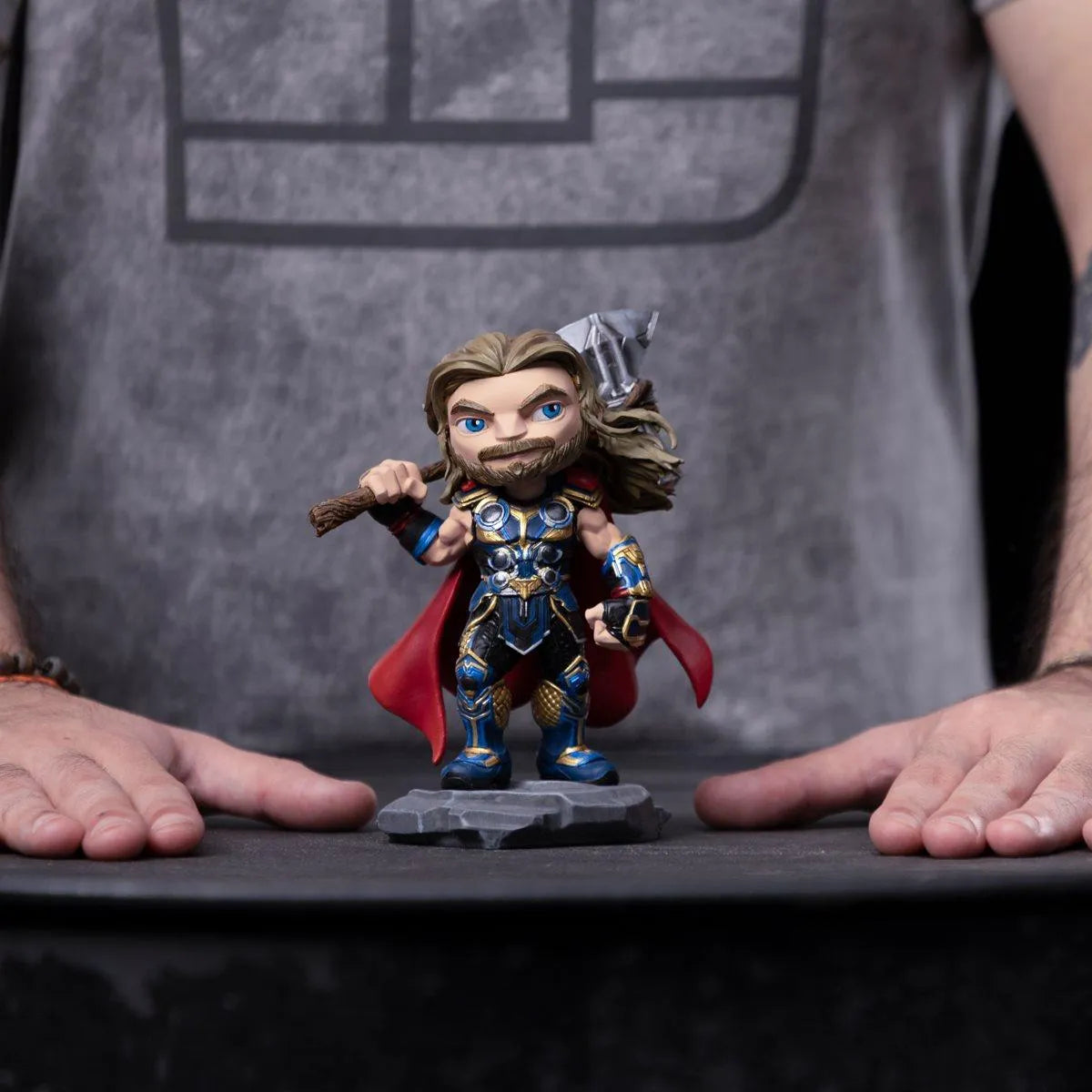IRO51291 Thor 4: Love and Thunder - Thor Minico Vinyl - Iron Studios - Titan Pop Culture