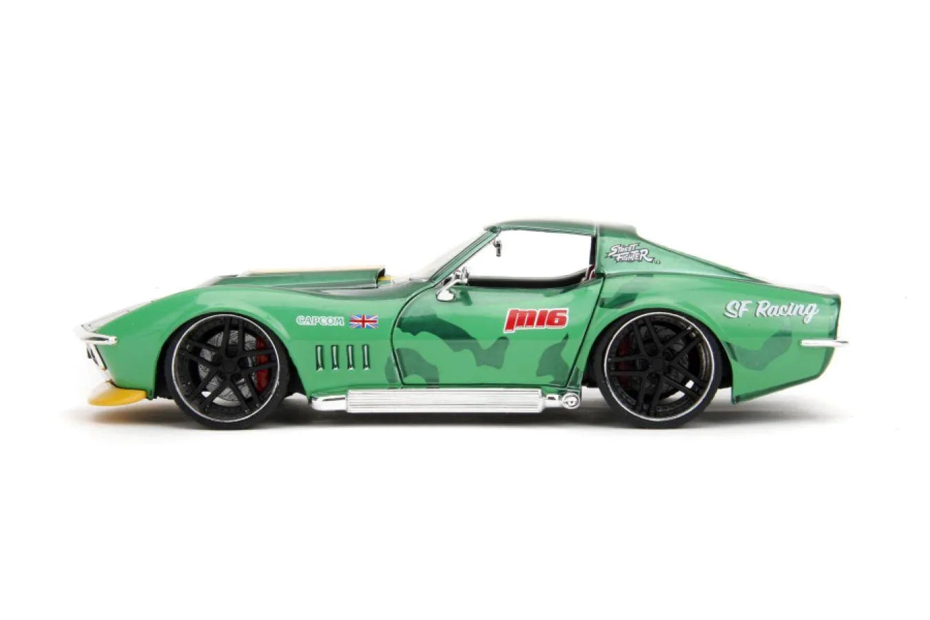JAD30837 Street Fighter - Chevrolet Corvette Stingray ZL1 (1969) 1:22 Scale with Cammy Figure - Jada Toys - Titan Pop Culture