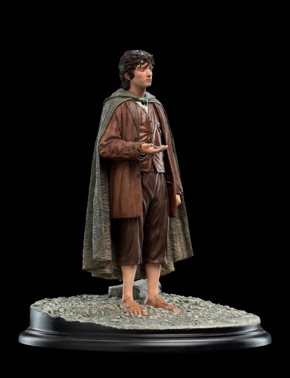WET04156 The Lord of the Rings - Frodo Baggins, Ringbeaer Classic Series 1:6 Scale Statue - Weta Workshop - Titan Pop Culture